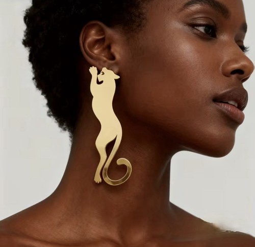 Gold leopard statement - gold,