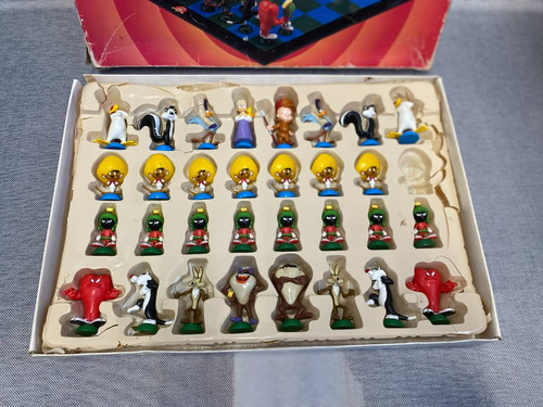 Looney tunes chess piece - looney,