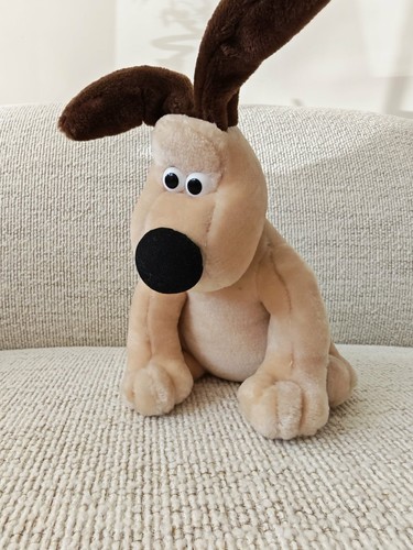 Gromit sitting dog - dog, wallace