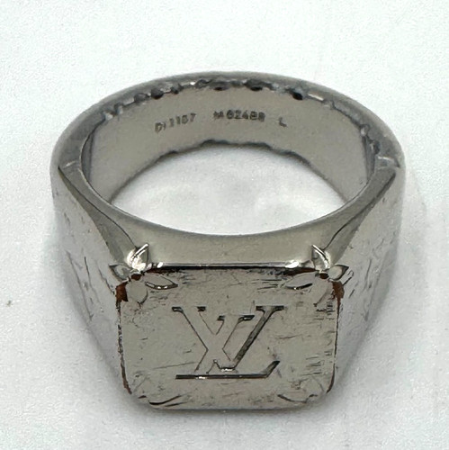 Louis vuitton monogram signet - louis,