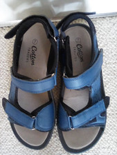 COTTON TRADERS SIZE 7 WALKING