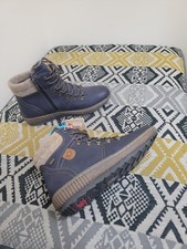 BNWT Navy Pavers Relife R-Tex