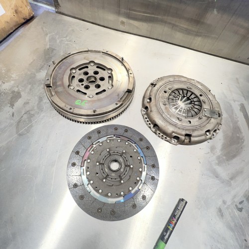 Dual mass flywheel - ,