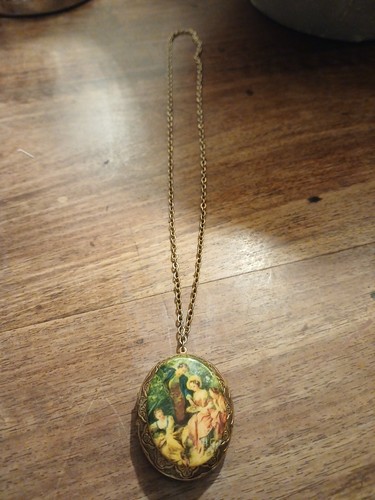 Vintage oval locket - locket, necklace