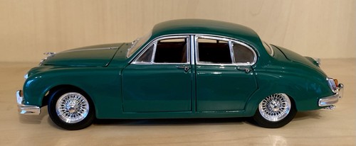 Diecast jaguar mk11 3 - 1:18,