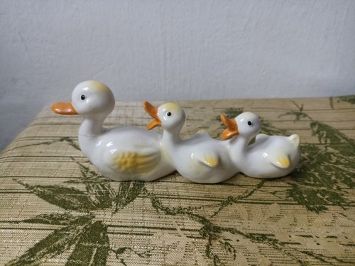 Damaged beswick pottery hand - damaged,