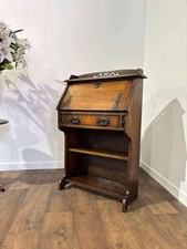 Oak Arts & Crafts Student