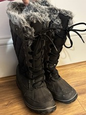 ALPINE black quilted Faux fur lined lace up mid calf SNOW boots. Ladies Size 6