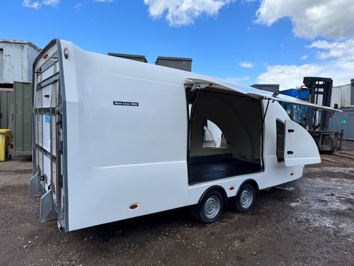 Woodford enclosed car - woodford,