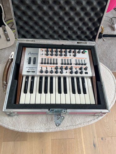 Arturia minibrute analog - arturia,