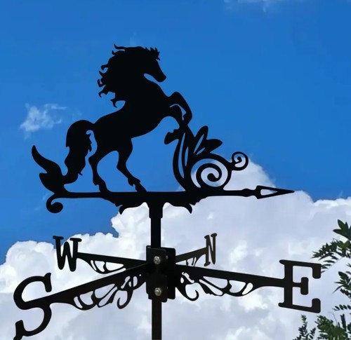 New metal rampant horse - new,