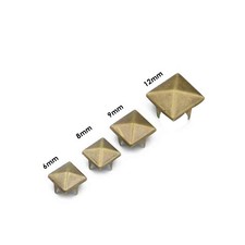 Pyramid Studs Metal Square