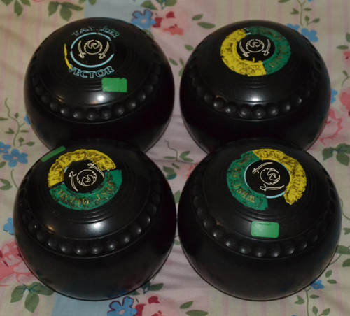 Taylor vector lawn bowls - bowls, size