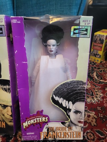 Kenner hasbro universal - kenner,
