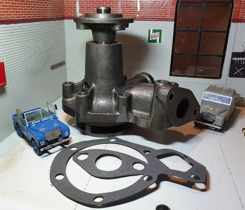 Land rover series water - rover, pump