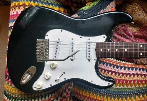 Squire stratocaster 1984 - squire,