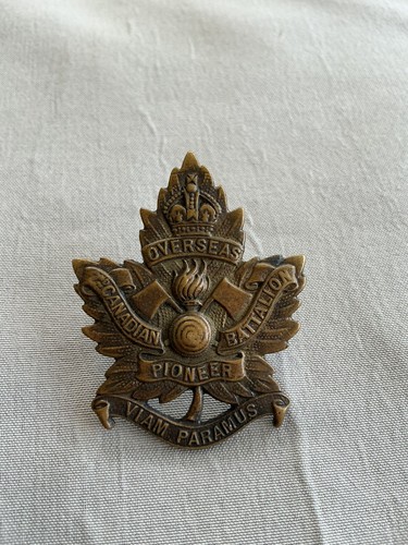Ww1 canadian badge - canadian,