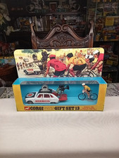 CORGI TOYS ... "  TOUR DE FRANCE " , GIFT SET 13, Car , cameraman and cyclist
