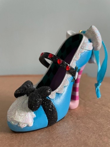 Alice wonderland character - in,