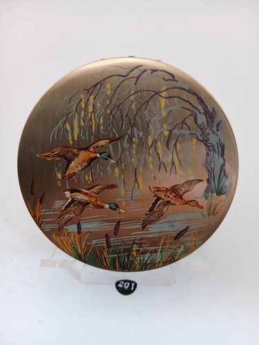 Beautiful vintage stratton - beautiful,