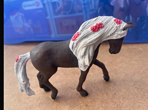 Brown schleich horse - brown,