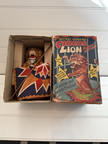 Battery operated circus lion - operated,