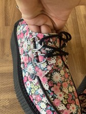 T.U.K HELLO KITTY FLORAL VIVA