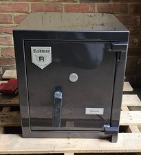 SAFE WITH 2 KEYS EXCELLENT