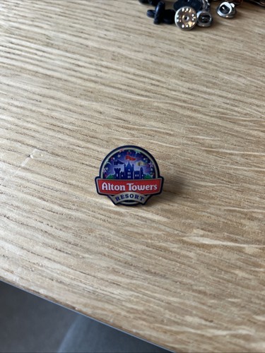 Alton towers pin - alton, badge