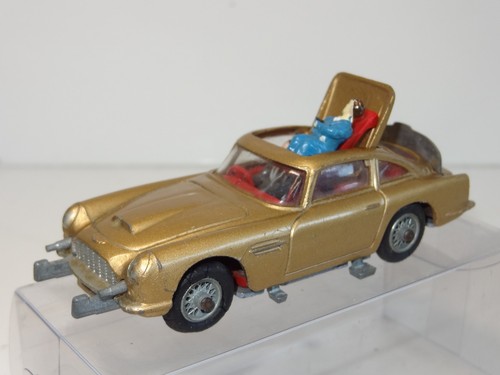 Corgi 261 james bond - james,