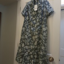 Eastex, flowery Dress. New With Tags. Greens. Lined. Buttoned.  Size 18.