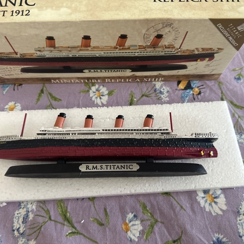 Titanic model cruise ship - model,