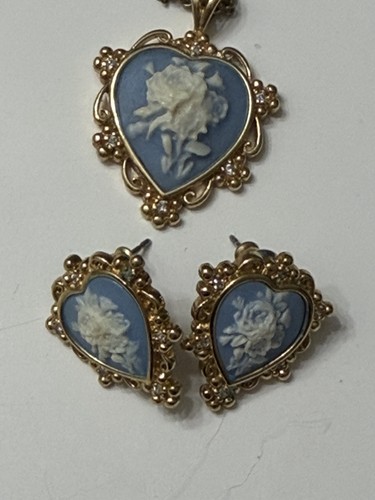 Wedgewood blue jasperware - blue,