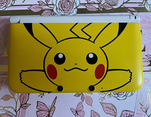 Nintendo 3ds pikachu - nintendo,