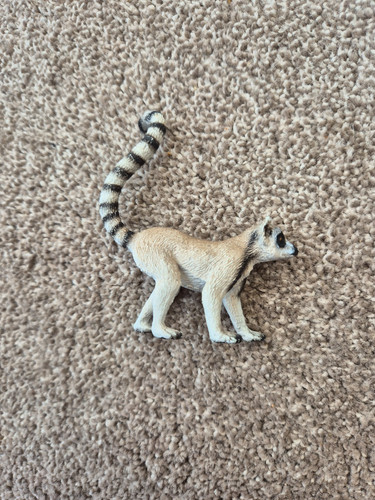 Schleich retired ring tailed - retired, ring-tailed