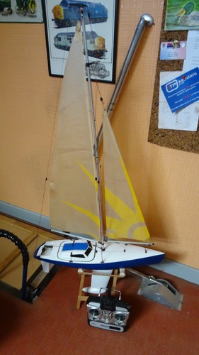 Pro boat sunrise sailing - boat,
