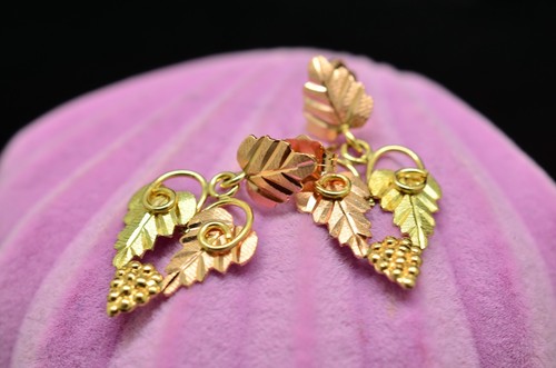 10k yellow gold - 10k, dangling