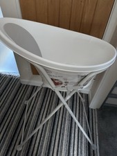 Shnuggle Baby Bath with Foldable Tub Stand for Newborn 