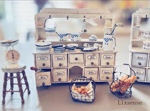 Scale dollhouse - 1:12,