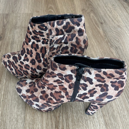 Next your feet gorgeous - next,