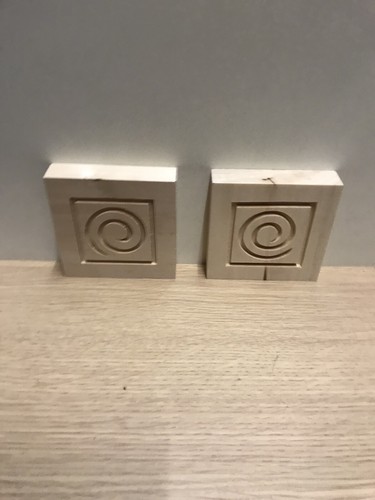 Pair wooden carved - of, swirl
