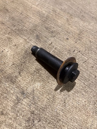 Rear wheel shoulder - rear,