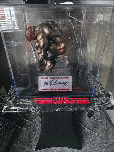 The terminator arrival statue - the,