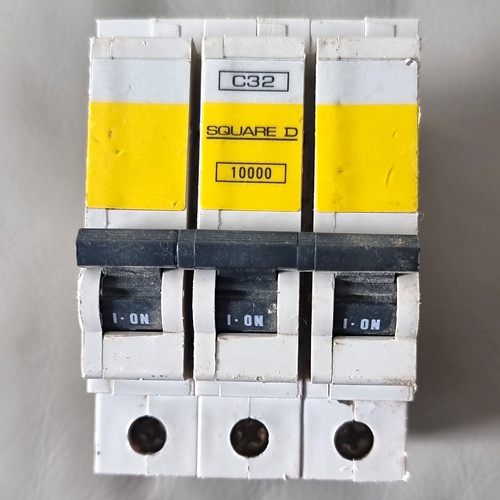 Square type 32a pole - pole, mcb