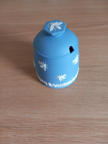 Wedgewood blue jasperware bee - jasperware,