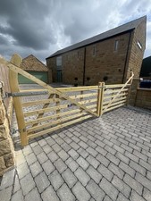 Wooden 6 Bar curved horn pet