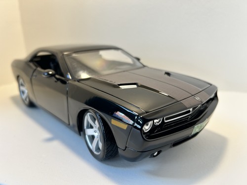 Maisto dodge challenger - 1:18,