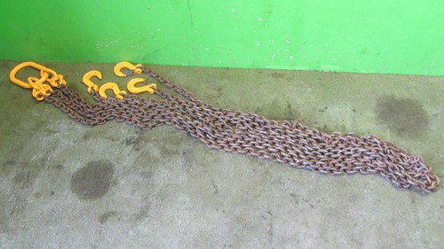 Heavy duty skip - , chains