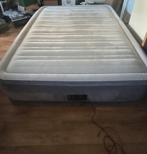 Air mattress bed - air,