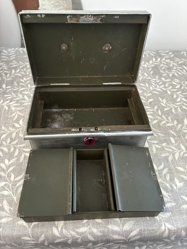 Vintage metal cash - metal, tin